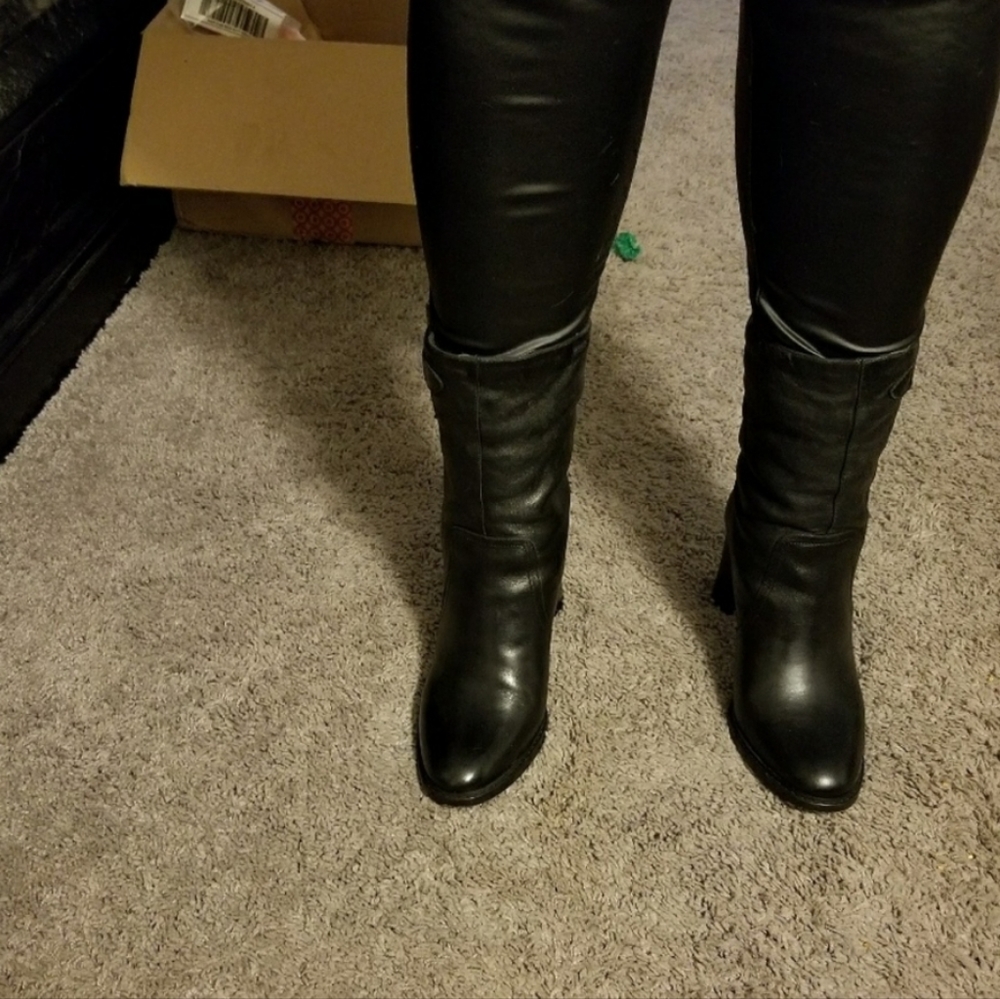 Authentic Burberry Boots - Picture 8 of 9